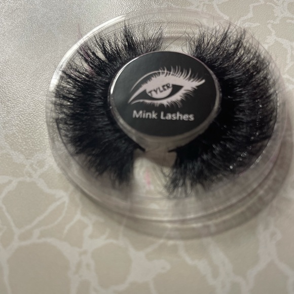 Tyler Eyez Mink Eyelashes “Extra Extra “ - Picture 8 of 14